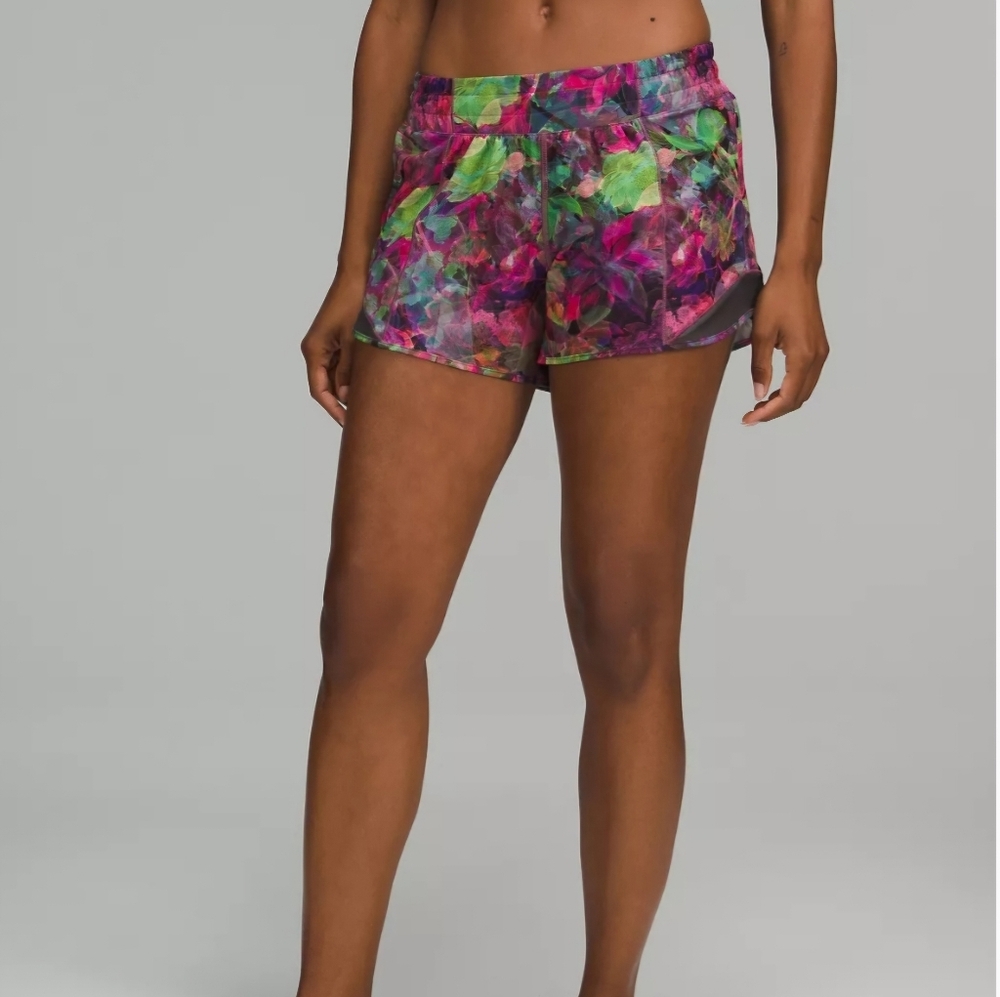 Lululemon hotty hot shorts 4" inseam Size 12